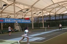 太友好了！女拳手赛前友爱互动＂